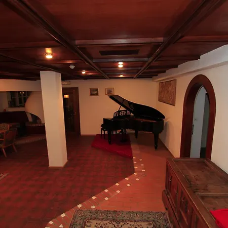 Hotel Regina Delle Dolomiti